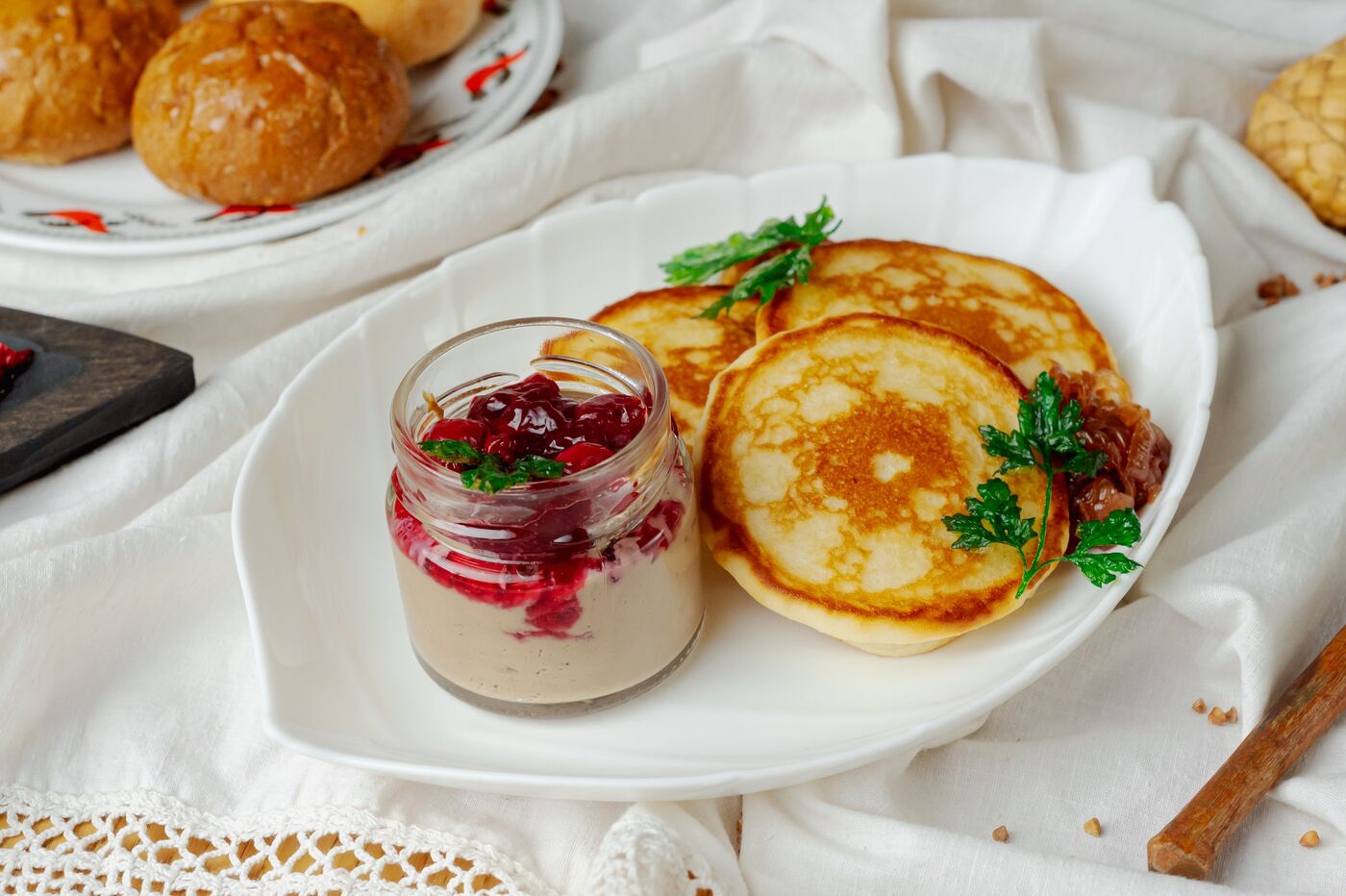 Куриный паштет с ягодами и микрозеленью